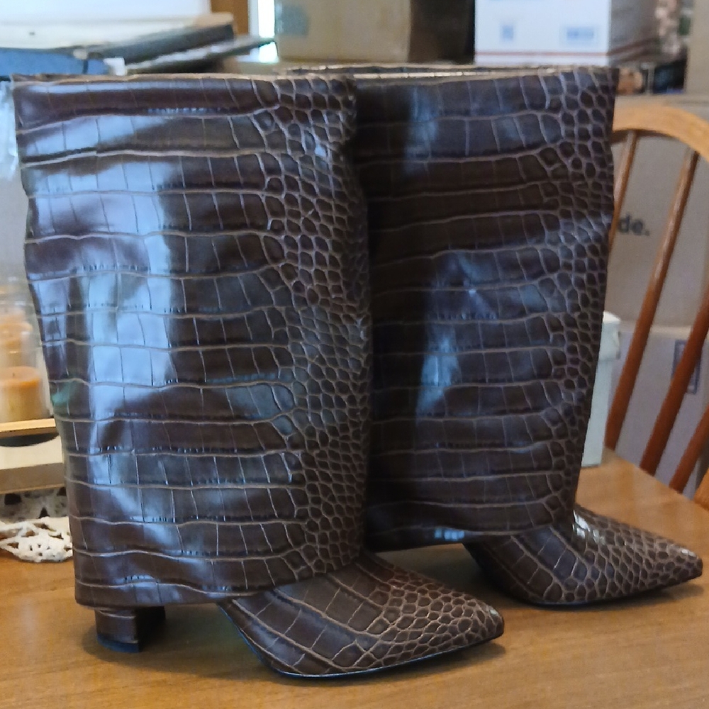 Elegant Brown Crocodile Pattern Heeled Boots NWOT